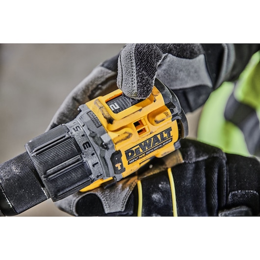 18V XR Brushless Hammer Drill Driver close up top view on 2 speed settings