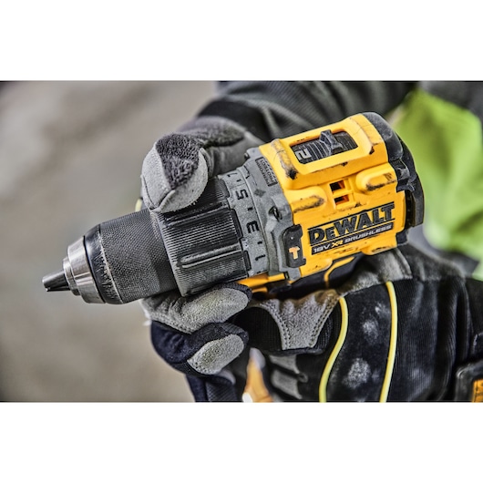 18V XR Brushless Hammer Drill Driver close up top view on torque settings