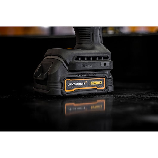 Limited Edition DEWALT/McLaren - 18V XR(®) Brushless Cordless Hammer Drill/Driver close-up of 1.7 Ah GFN PowerStack Battery