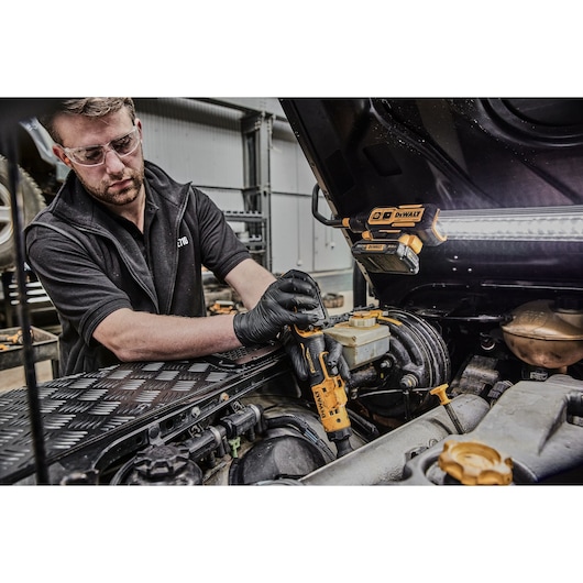 12V XR Brushless 3/8" haakse ratelsleutel (zonder accu en lader)
