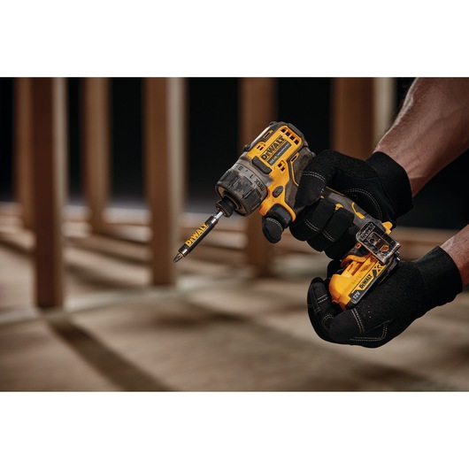 VISSEUSE XR 12V 2AH LI-ION BRUSHLESS VISSEUSE XR 12V 2AH LI-ION BRUSHLESS