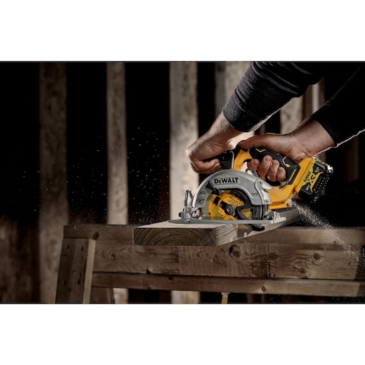 12V XR cirkelzaag (2 X 5 Ah) (140 mm) 12V XR cirkelzaag (2 X 5 Ah) (140 mm)