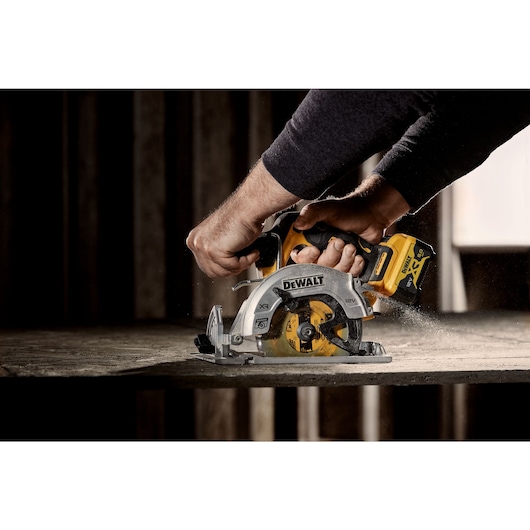 12V XR cirkelzaag (2 X 5 Ah) (140 mm) 12V XR cirkelzaag (2 X 5 Ah) (140 mm)