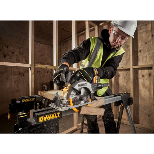 18V XR Brushless 165mm Cirkelzaag 2x 5.0Ah in TSTAK koffer 18V XR Brushless 165mm Cirkelzaag 2x 5.0Ah in TSTAK koffer