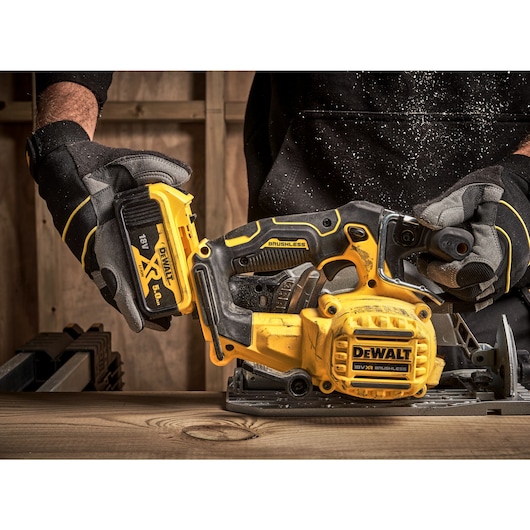 18V XR Brushless 165mm Cirkelzaag 2x 5.0Ah in TSTAK koffer 18V XR Brushless 165mm Cirkelzaag 2x 5.0Ah in TSTAK koffer