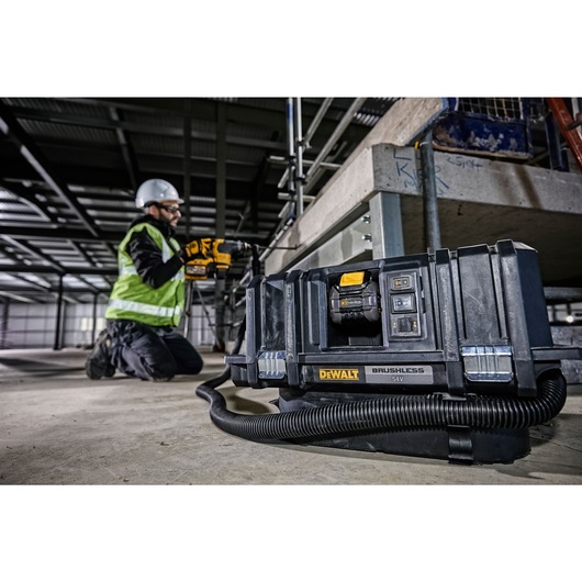 ASPIRATEUR TSTAK XR FLEXVOLT 54V 2AH LI-ION BRUSHLESS EAU ET POUSSIÈRES CLASSE M ASPIRATEUR TSTAK XR FLEXVOLT 54V 2AH LI-ION BRUSHLESS EAU ET POUSSIÈRES CLASSE M