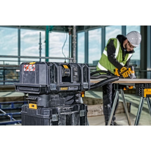 ASPIRATEUR TSTAK XR FLEXVOLT 54V 2AH LI-ION BRUSHLESS EAU ET POUSSIÈRES CLASSE M ASPIRATEUR TSTAK XR FLEXVOLT 54V 2AH LI-ION BRUSHLESS EAU ET POUSSIÈRES CLASSE M