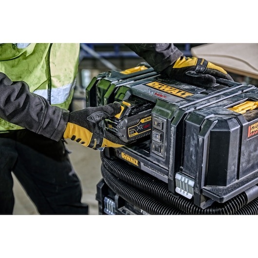 ASPIRATEUR TSTAK XR FLEXVOLT 54V 2AH LI-ION BRUSHLESS EAU ET POUSSIÈRES CLASSE M ASPIRATEUR TSTAK XR FLEXVOLT 54V 2AH LI-ION BRUSHLESS EAU ET POUSSIÈRES CLASSE M