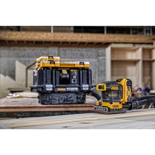 18V XR Brushless Ponceuse vibrante 1/4 de feuille en TSTAK - sans batteries ni chargeur 18V XR Brushless Ponceuse vibrante 1/4 de feuille en TSTAK - sans batteries ni chargeur