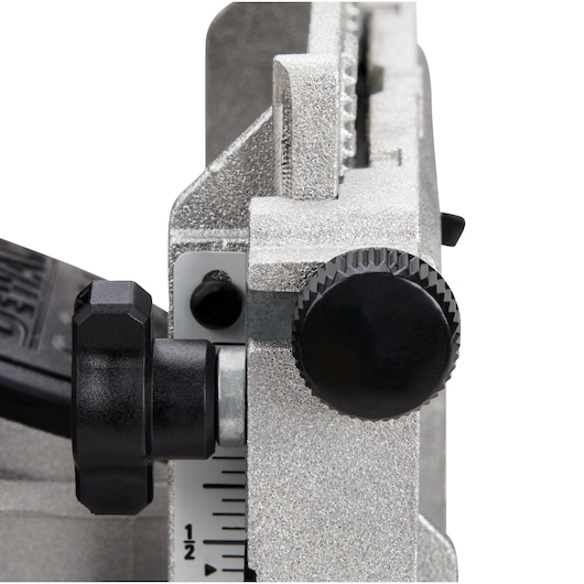 A close up of the height adjustment dial for the fence on the DEWALT 18V XR Biscuit Jointer A close up of the height adjustment dial for the fence on the DEWALT 18V XR Biscuit Jointer