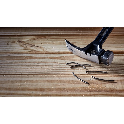 Easy nail remover feature of a 16 ounce steel rip claw nailing hammer. Easy nail remover feature of a 16 ounce steel rip claw nailing hammer.