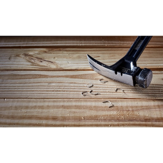 Pin remover feature of a 16 ounce steel rip claw nailing hammer. Pin remover feature of a 16 ounce steel rip claw nailing hammer.