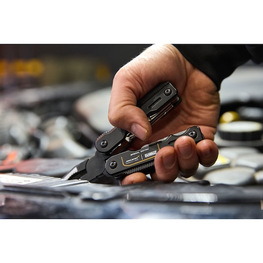 Outil multifonction 16 en 1 DEWALT X MCLAREN